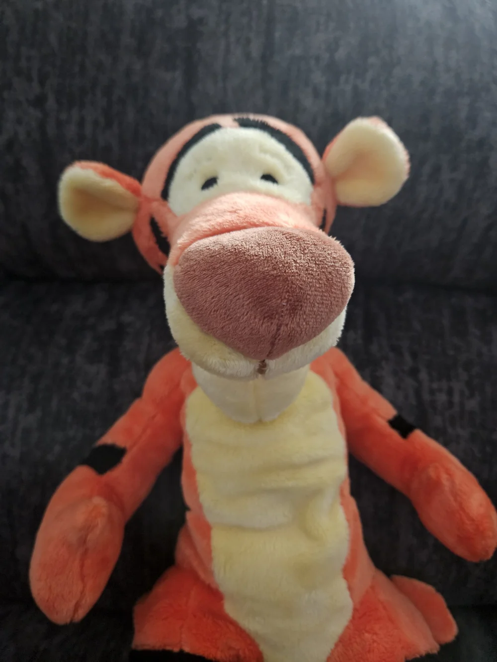 Disney Store Original TIGGER Plush 18inch Authentic Disney Store